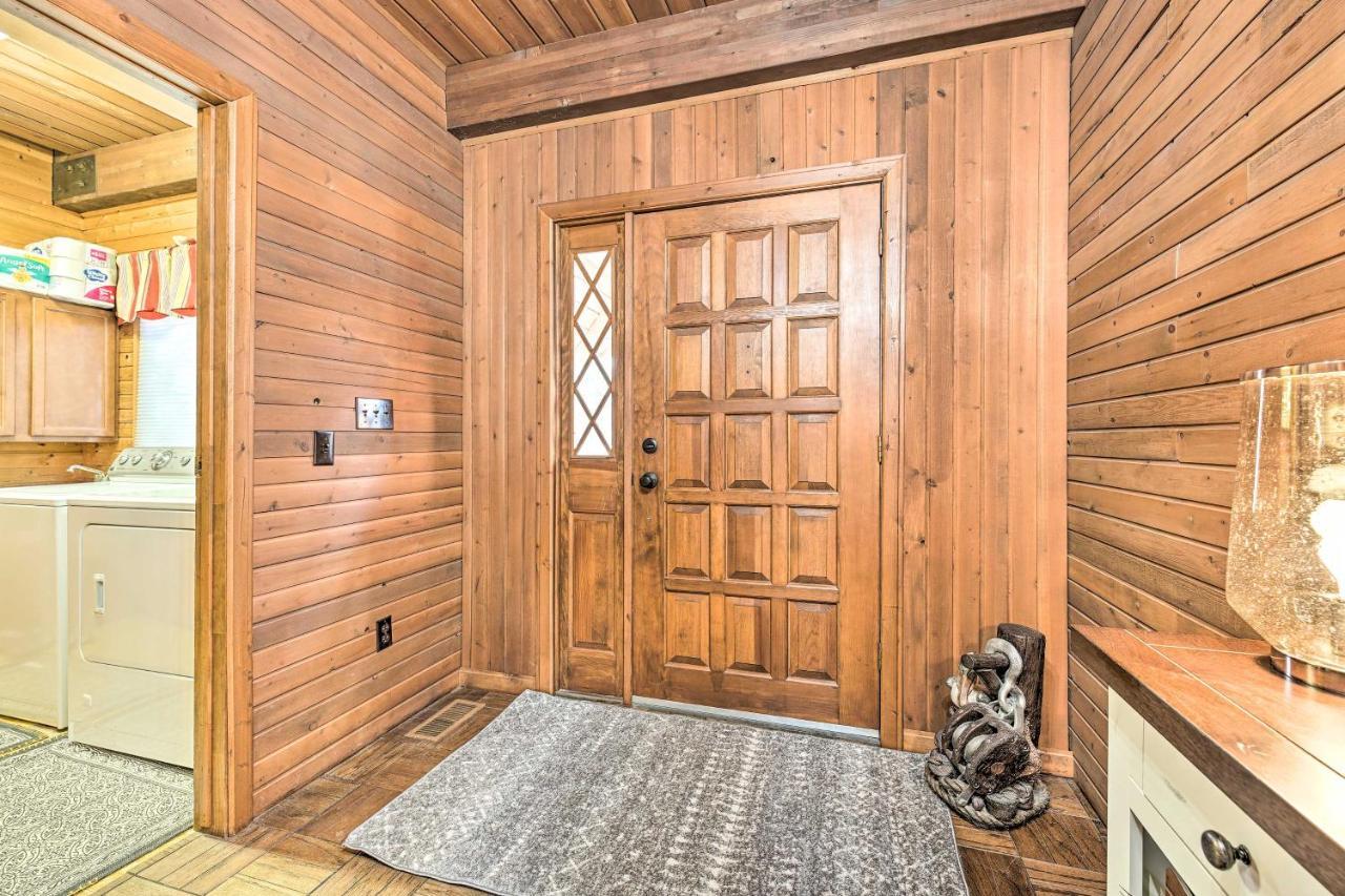 Spacious Syracuse Getaway With Waterfront Deck! Exteriör bild