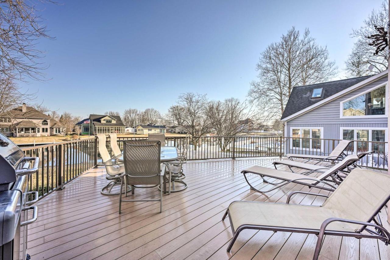 Spacious Syracuse Getaway With Waterfront Deck! Exteriör bild