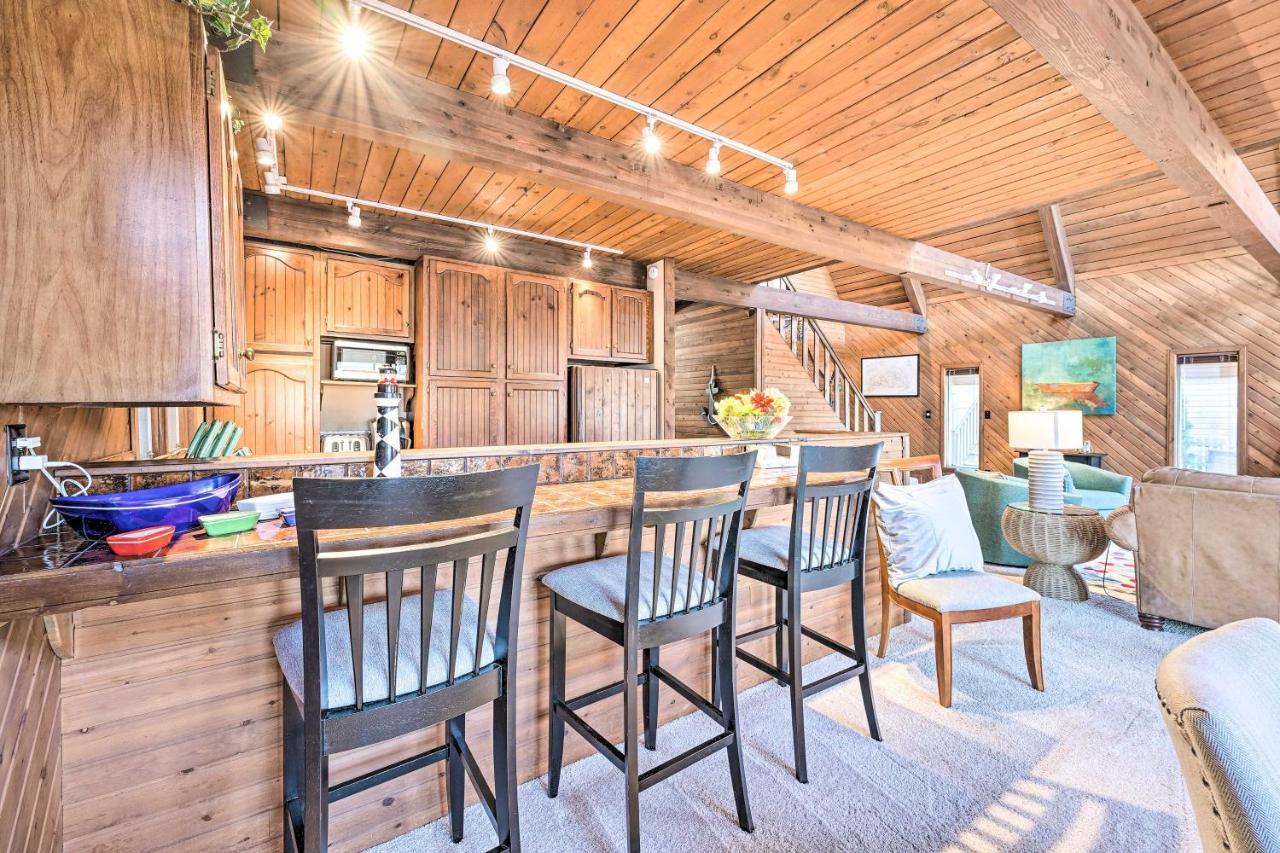 Spacious Syracuse Getaway With Waterfront Deck! Exteriör bild