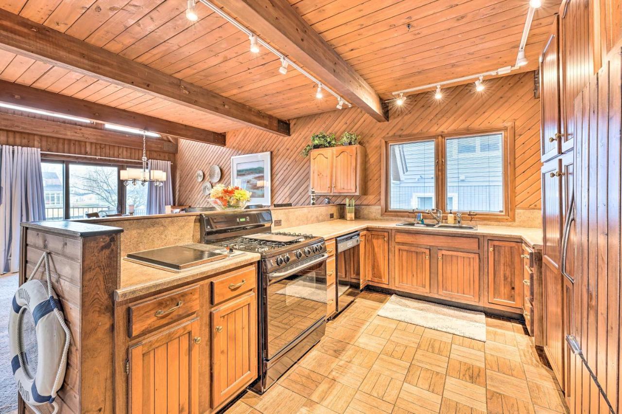 Spacious Syracuse Getaway With Waterfront Deck! Exteriör bild