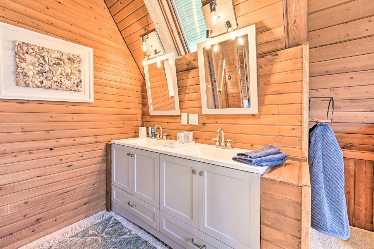 Spacious Syracuse Getaway With Waterfront Deck! Exteriör bild