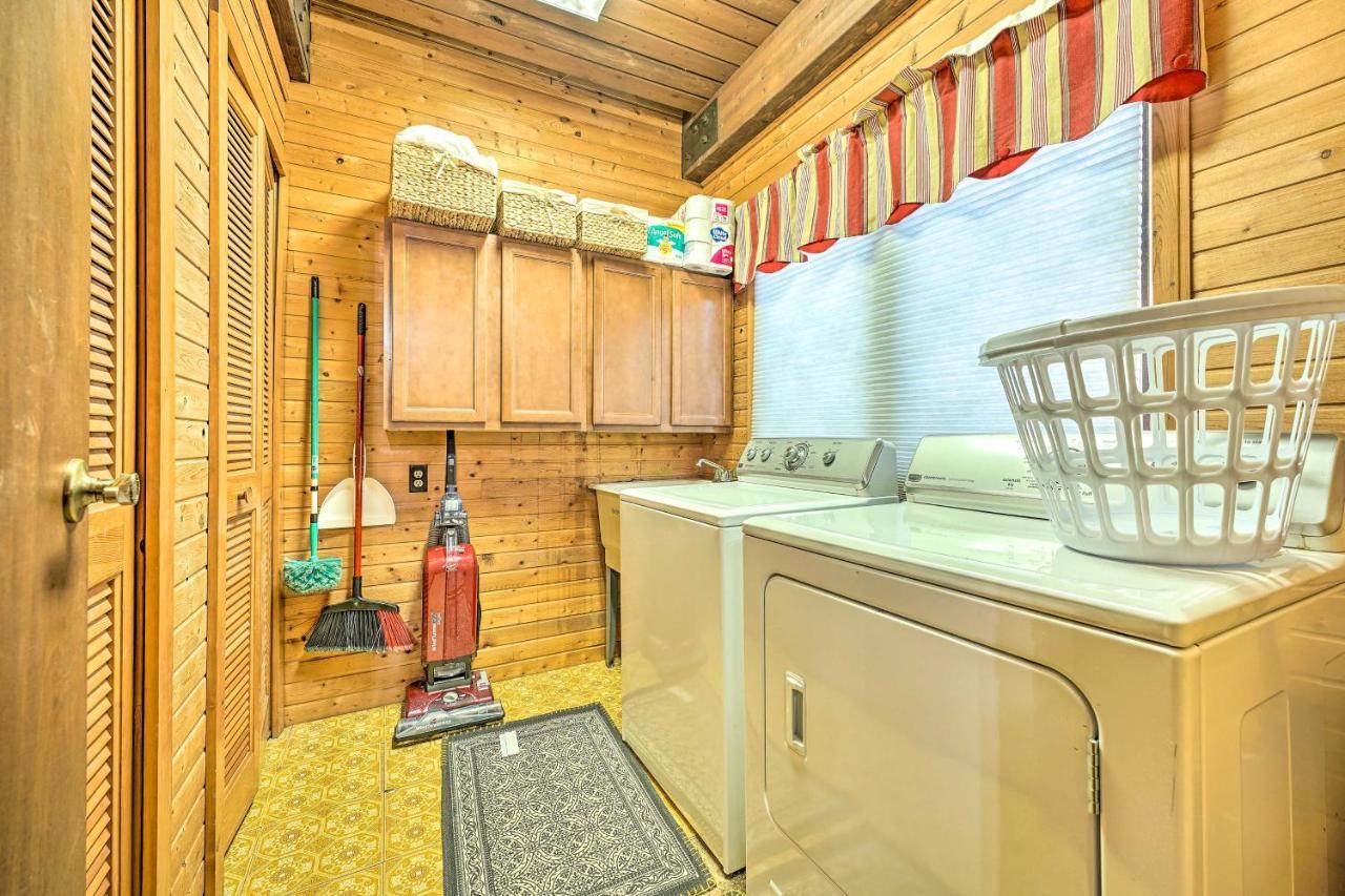 Spacious Syracuse Getaway With Waterfront Deck! Exteriör bild