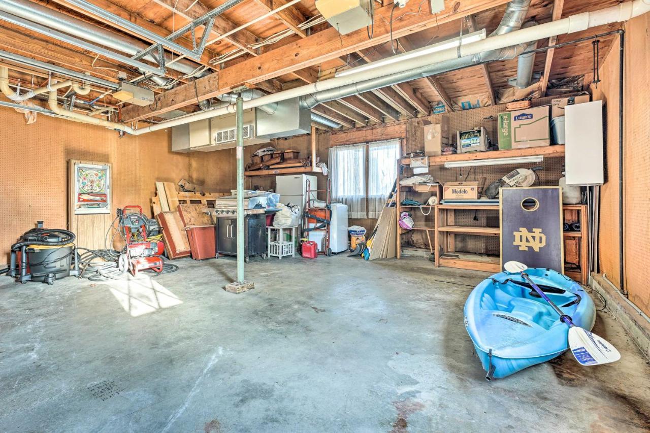 Spacious Syracuse Getaway With Waterfront Deck! Exteriör bild