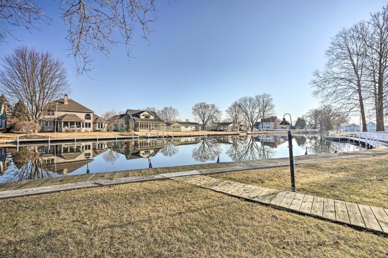 Spacious Syracuse Getaway With Waterfront Deck! Exteriör bild
