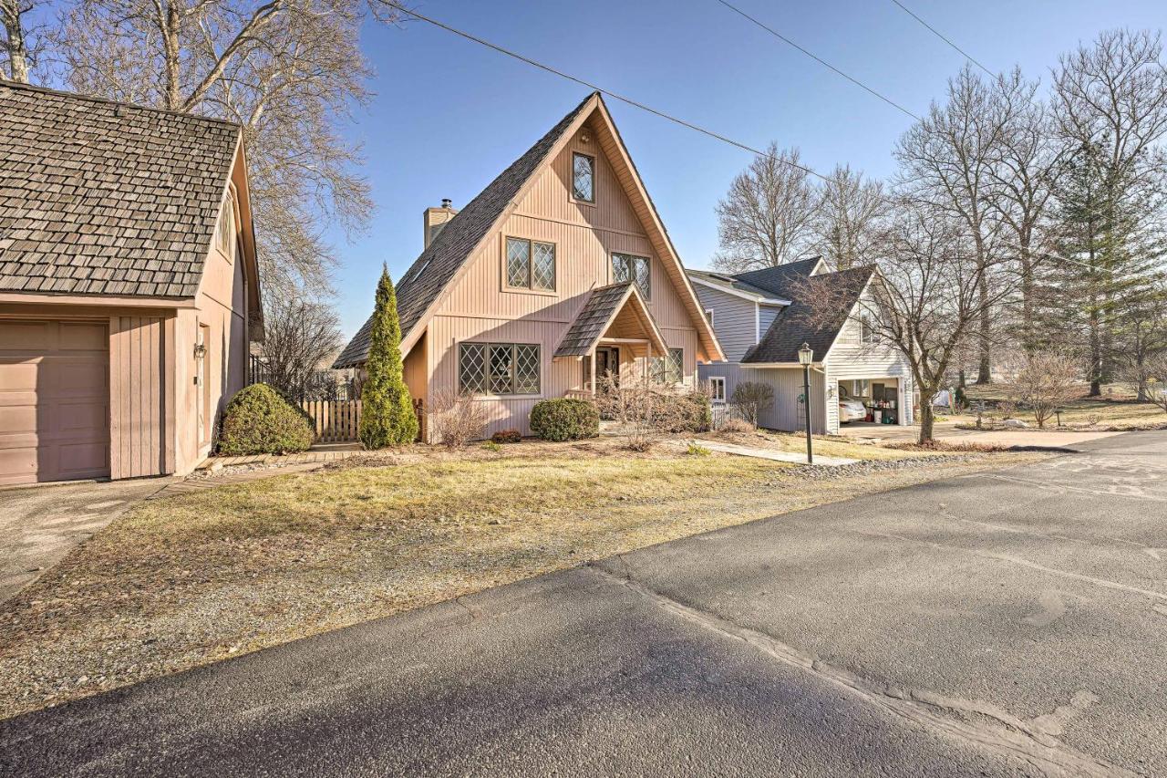 Spacious Syracuse Getaway With Waterfront Deck! Exteriör bild